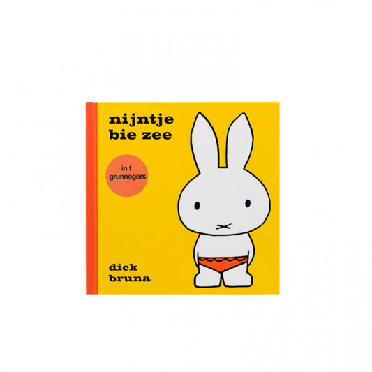 Nijntje in het Gronings: Nijntje bie zee